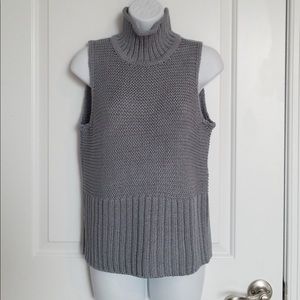 GAP Sleeveless Mock Neck Tank
